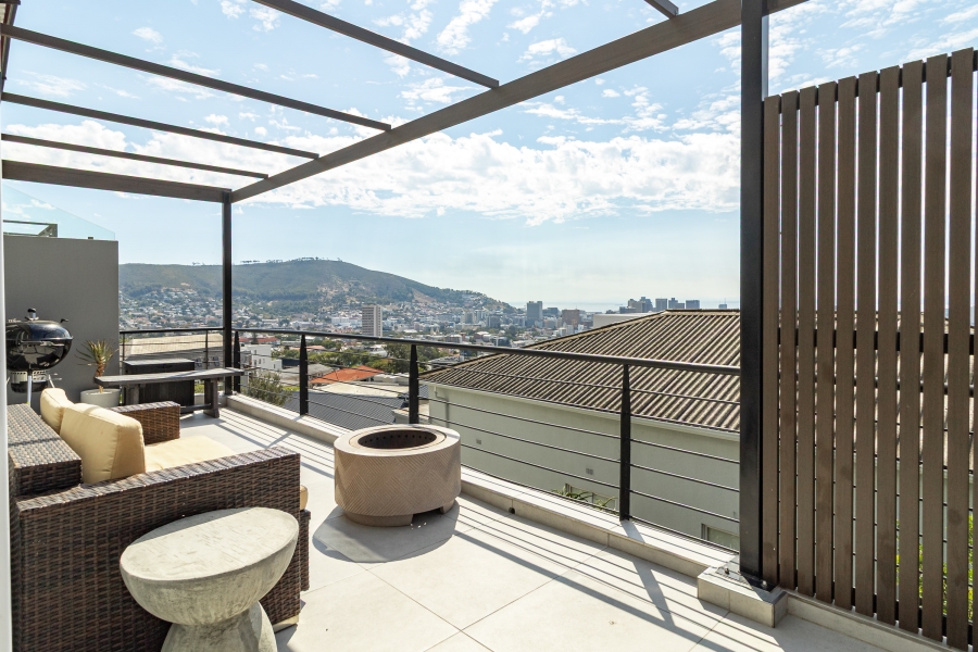 To Let 3 Bedroom Property for Rent in Vredehoek Western Cape